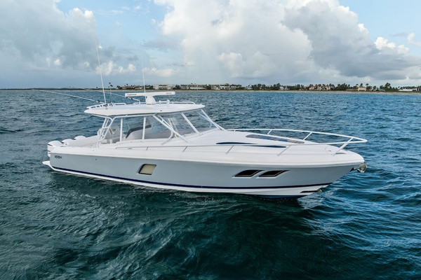 T T BURNIN DAYLIGHT 40ft Intrepid Yacht For Sale