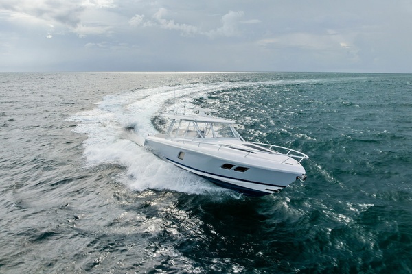T T BURNIN DAYLIGHT 40ft Intrepid Yacht For Sale