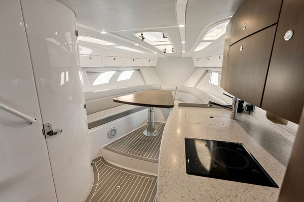 T T BURNIN DAYLIGHT 40ft Intrepid Yacht For Sale