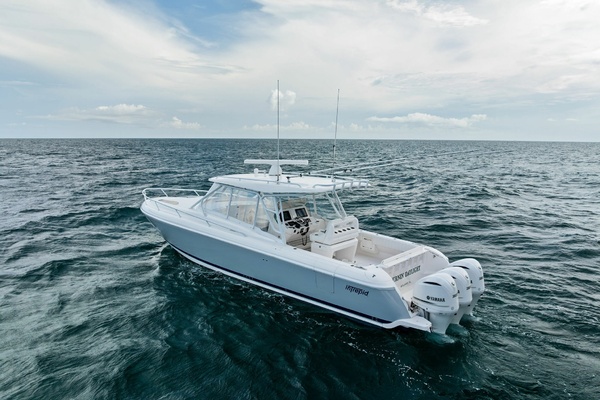 T T BURNIN DAYLIGHT 40ft Intrepid Yacht For Sale