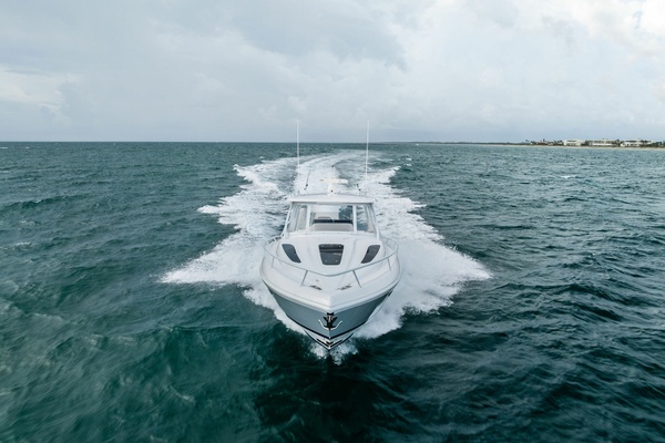 T T BURNIN DAYLIGHT 40ft Intrepid Yacht For Sale