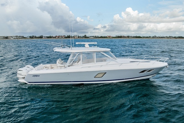 T T BURNIN DAYLIGHT 40ft Intrepid Yacht For Sale
