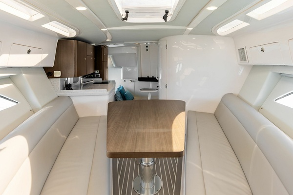 T T BURNIN DAYLIGHT 40ft Intrepid Yacht For Sale