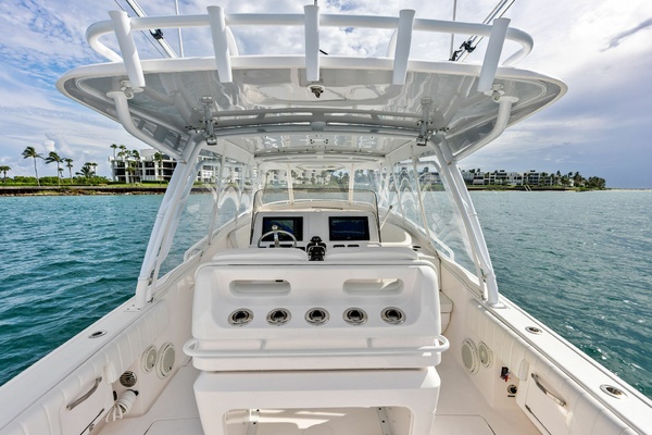 T T BURNIN DAYLIGHT 40ft Intrepid Yacht For Sale
