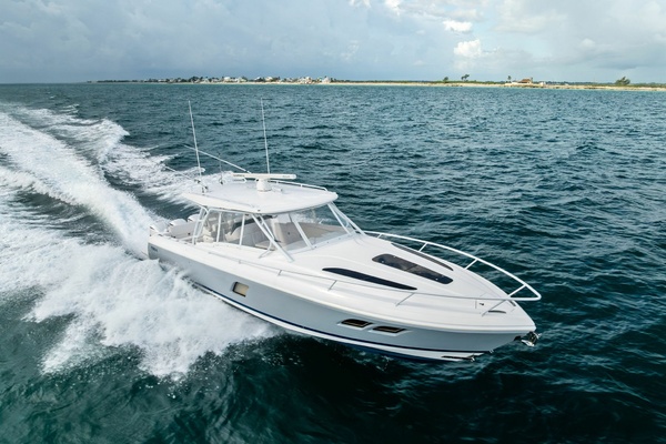 T T BURNIN DAYLIGHT 40ft Intrepid Yacht For Sale