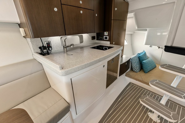 T T BURNIN DAYLIGHT 40ft Intrepid Yacht For Sale