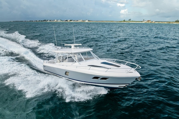 T T BURNIN DAYLIGHT 40ft Intrepid Yacht For Sale