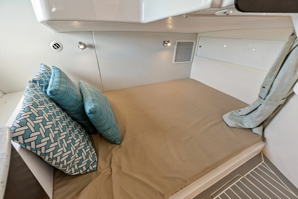 T T BURNIN DAYLIGHT 40ft Intrepid Yacht For Sale