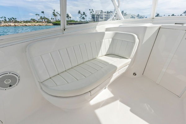 T T BURNIN DAYLIGHT 40ft Intrepid Yacht For Sale