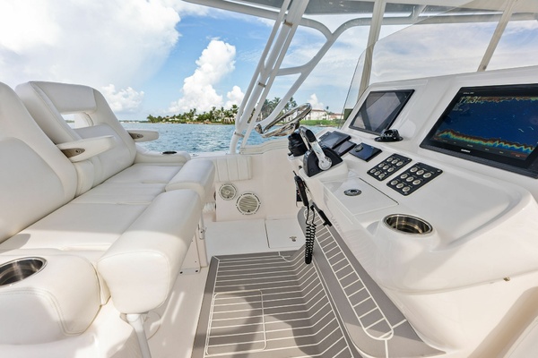T T BURNIN DAYLIGHT 40ft Intrepid Yacht For Sale
