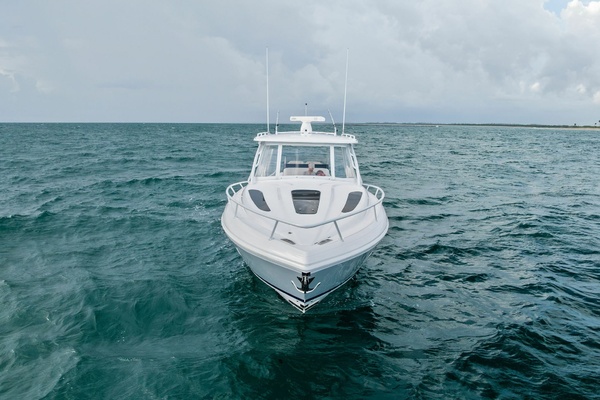T T BURNIN DAYLIGHT 40ft Intrepid Yacht For Sale