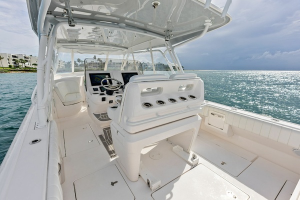 T T BURNIN DAYLIGHT 40ft Intrepid Yacht For Sale