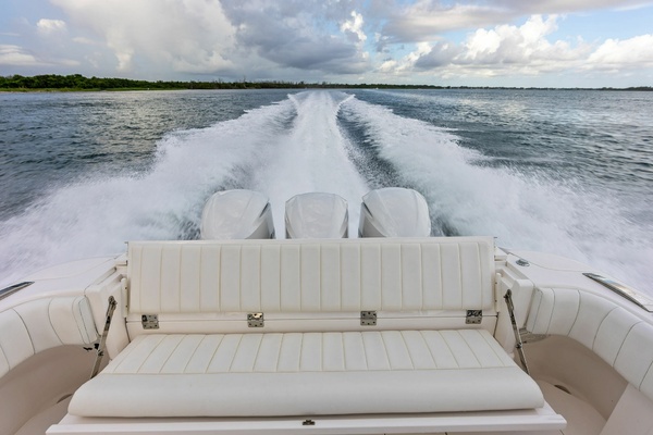 T T BURNIN DAYLIGHT 40ft Intrepid Yacht For Sale