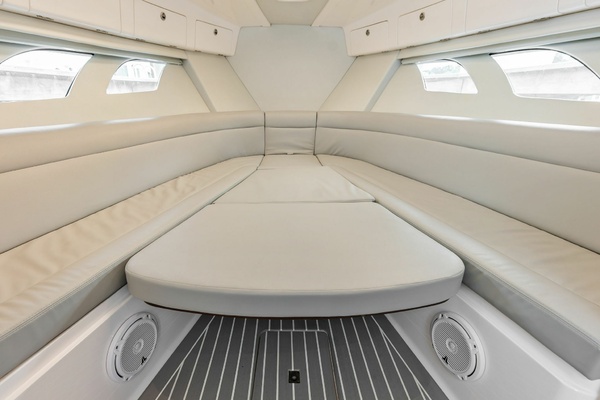 T T BURNIN DAYLIGHT 40ft Intrepid Yacht For Sale