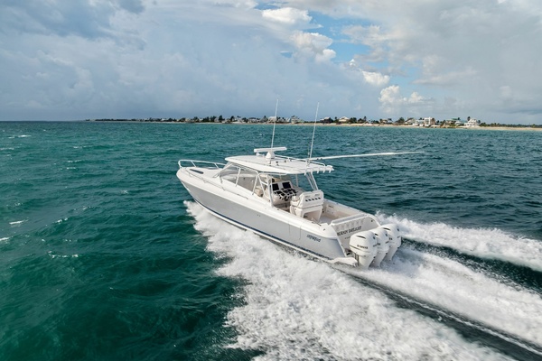 T T BURNIN DAYLIGHT 40ft Intrepid Yacht For Sale