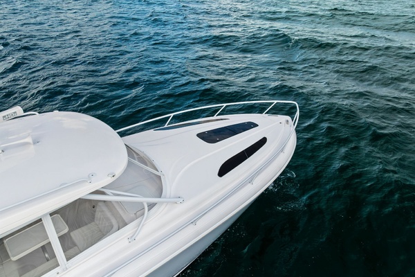 T T BURNIN DAYLIGHT 40ft Intrepid Yacht For Sale