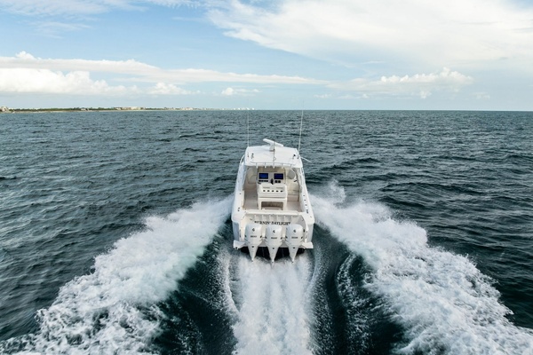 T T BURNIN DAYLIGHT 40ft Intrepid Yacht For Sale