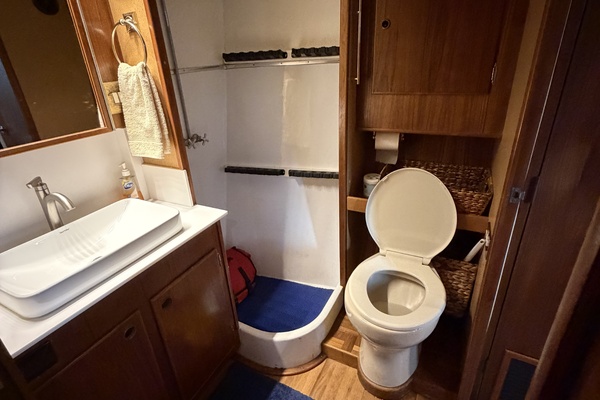 Cricket 50ft Hatteras Yacht For Sale