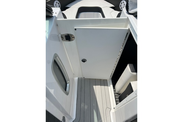 27ft Monterey Yacht For Sale