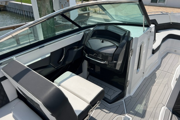 27ft Monterey Yacht For Sale