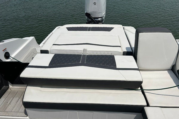 27ft Monterey Yacht For Sale