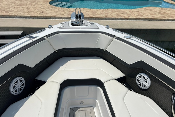 27ft Monterey Yacht For Sale
