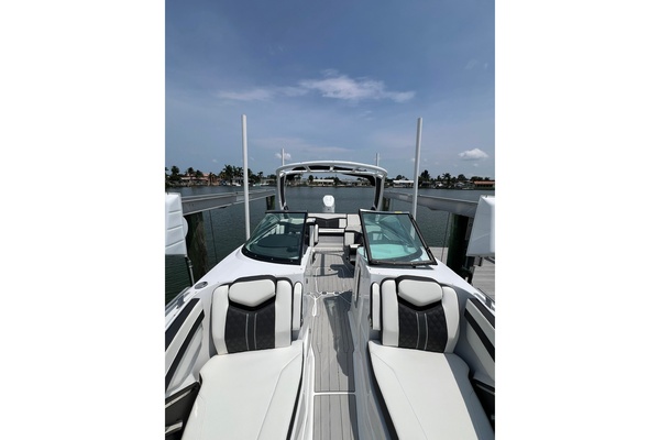 27ft Monterey Yacht For Sale