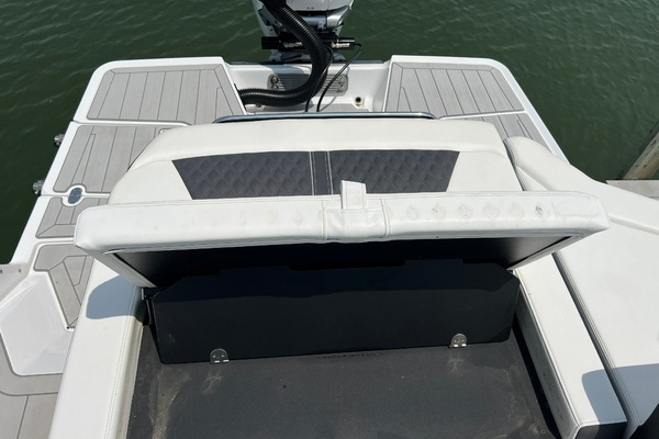 27ft Monterey Yacht For Sale