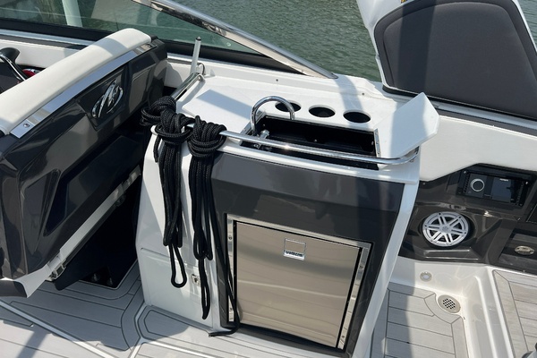 27ft Monterey Yacht For Sale