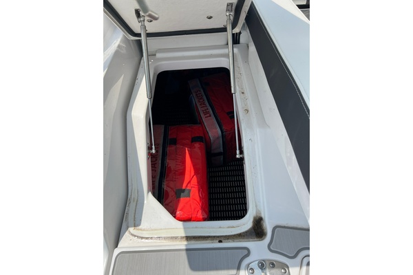 27ft Monterey Yacht For Sale
