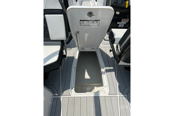 27ft Monterey Yacht For Sale