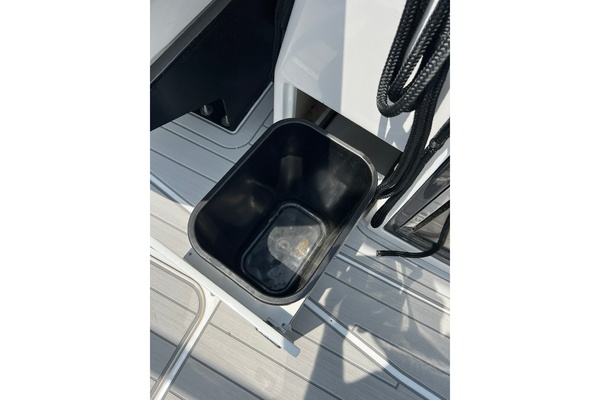 27ft Monterey Yacht For Sale