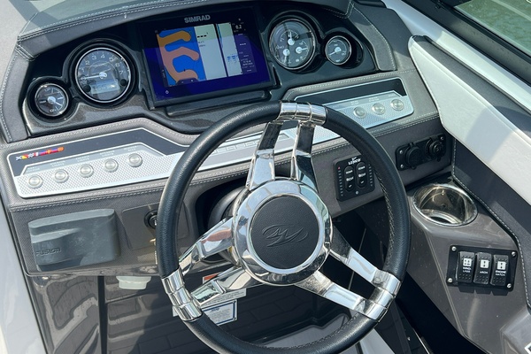 27ft Monterey Yacht For Sale