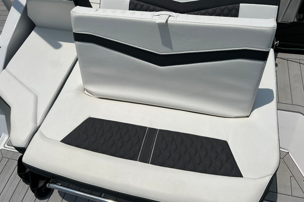 27ft Monterey Yacht For Sale