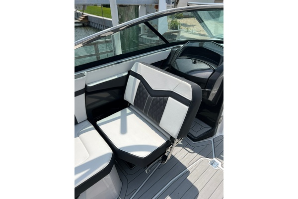 27ft Monterey Yacht For Sale