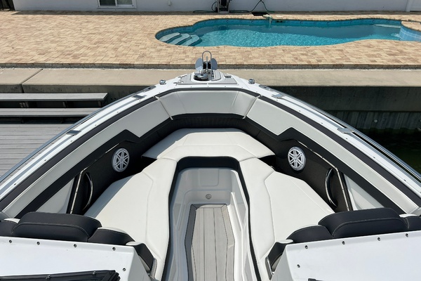 27ft Monterey Yacht For Sale