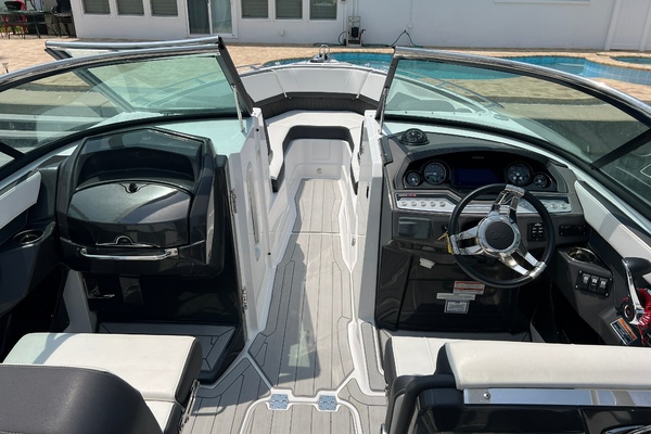 27ft Monterey Yacht For Sale