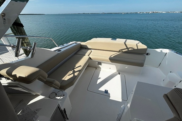 37ft Pursuit Yacht For Sale
