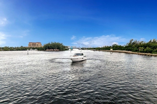 Regal 42 Sport Coupe Yacht For Sale