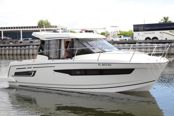 29-ft-Jeanneau-2017-NC 895- Fort Lauderdale Florida United States  yacht for sale