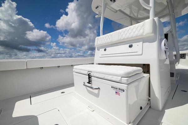 Front Runner Center Console Yacht For Sale