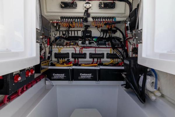 Front Runner Center Console Yacht For Sale