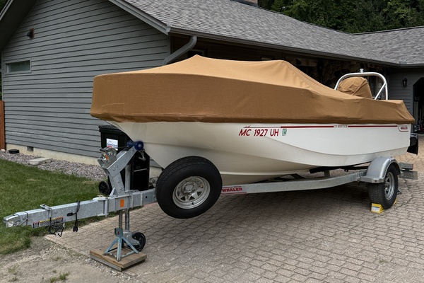 170 Montauk 17ft Boston Whaler Yacht For Sale