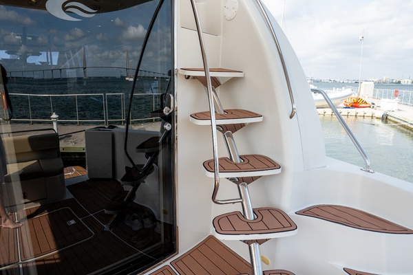56ft Carver Yacht For Sale