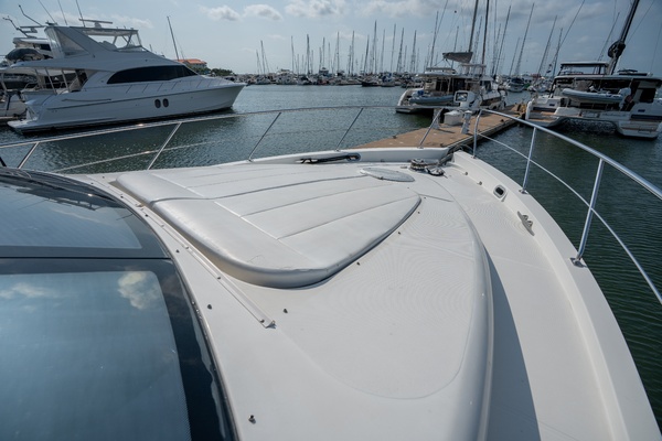 56ft Carver Yacht For Sale