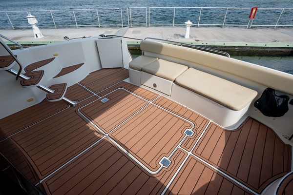 56ft Carver Yacht For Sale