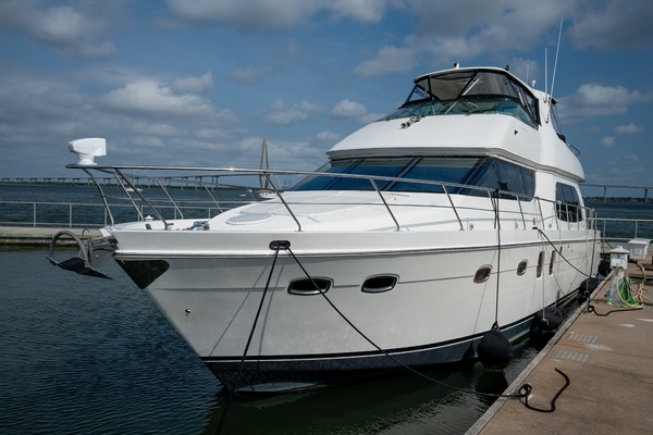 56ft Carver Yacht For Sale