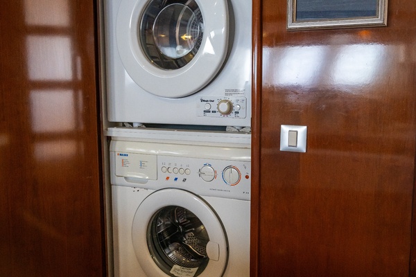 56ft Carver Yacht For Sale