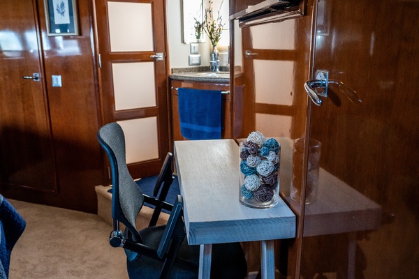 56ft Carver Yacht For Sale