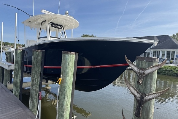 Hooked 31ft Regulator Yacht For Sale